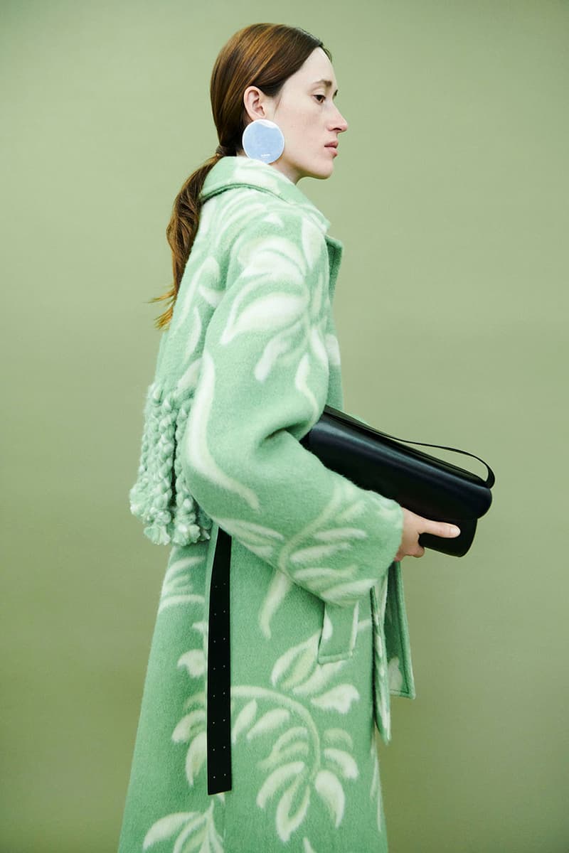 jil sander women's pre-fall 2022 collection green white patterned coat black clutch