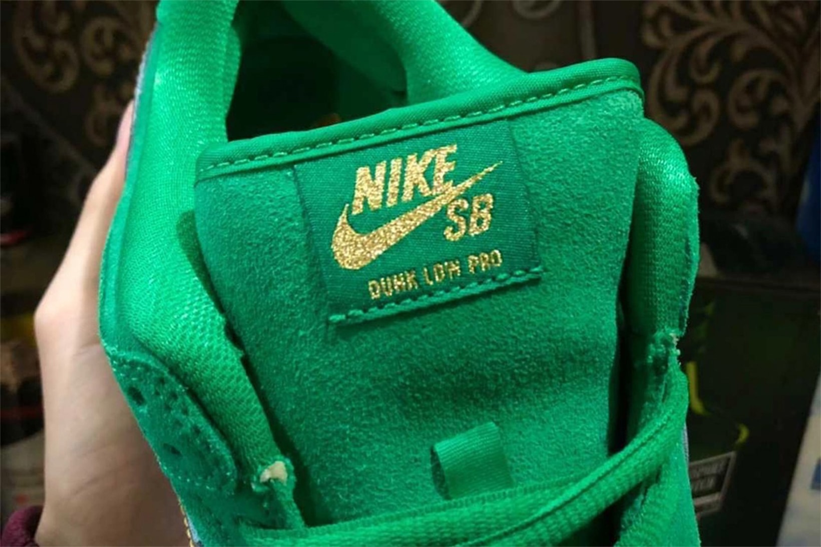 Nike SB Dunk Low Saint Patrick's Day Green Metallic Gold Tongue Details Close-Up