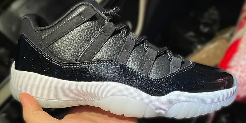 nike jordan 11 black and white