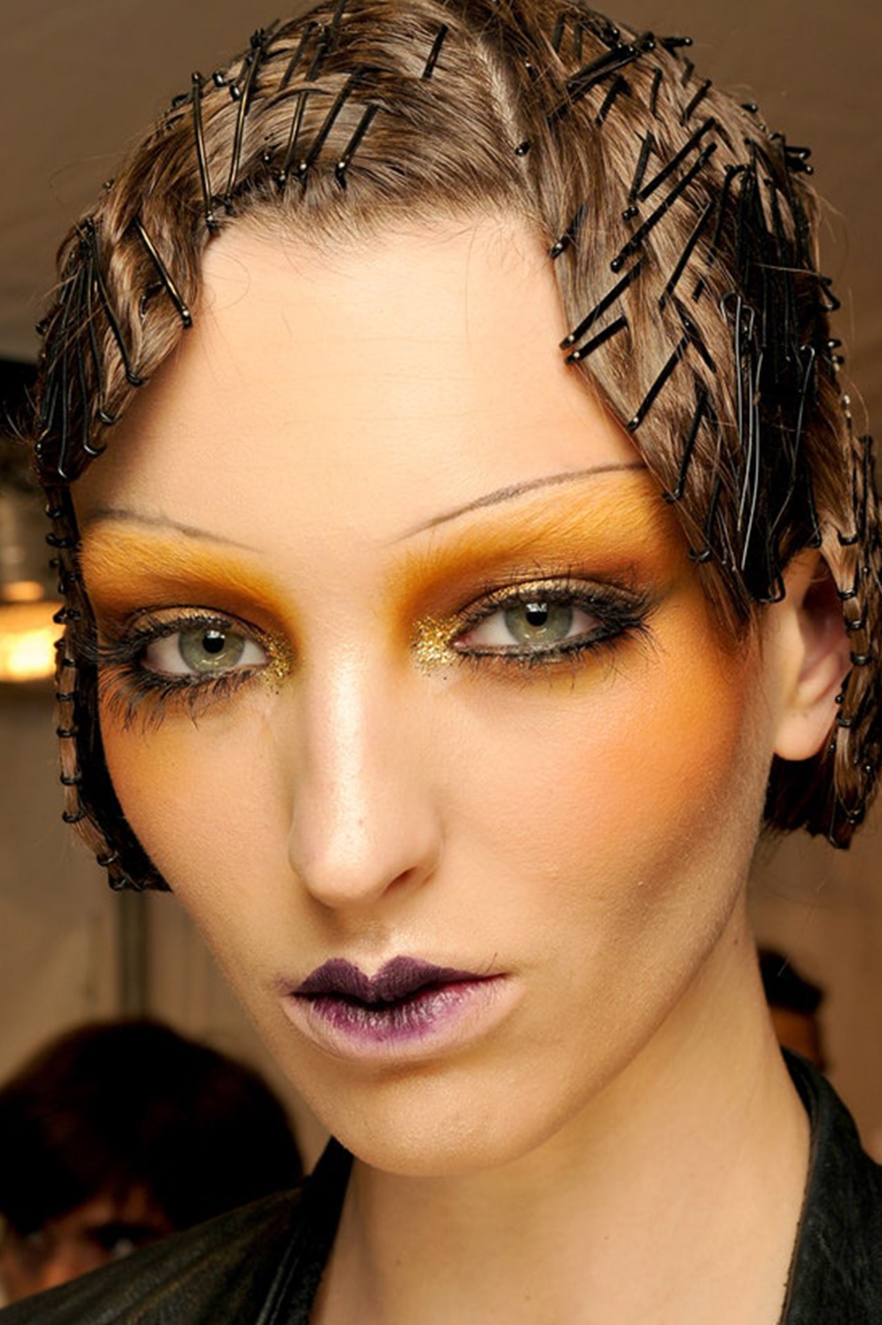 1920s Thin Eyebrows Beauty Makeup TikTok Trend Dior Runway 2009 Fall Winter Backstage