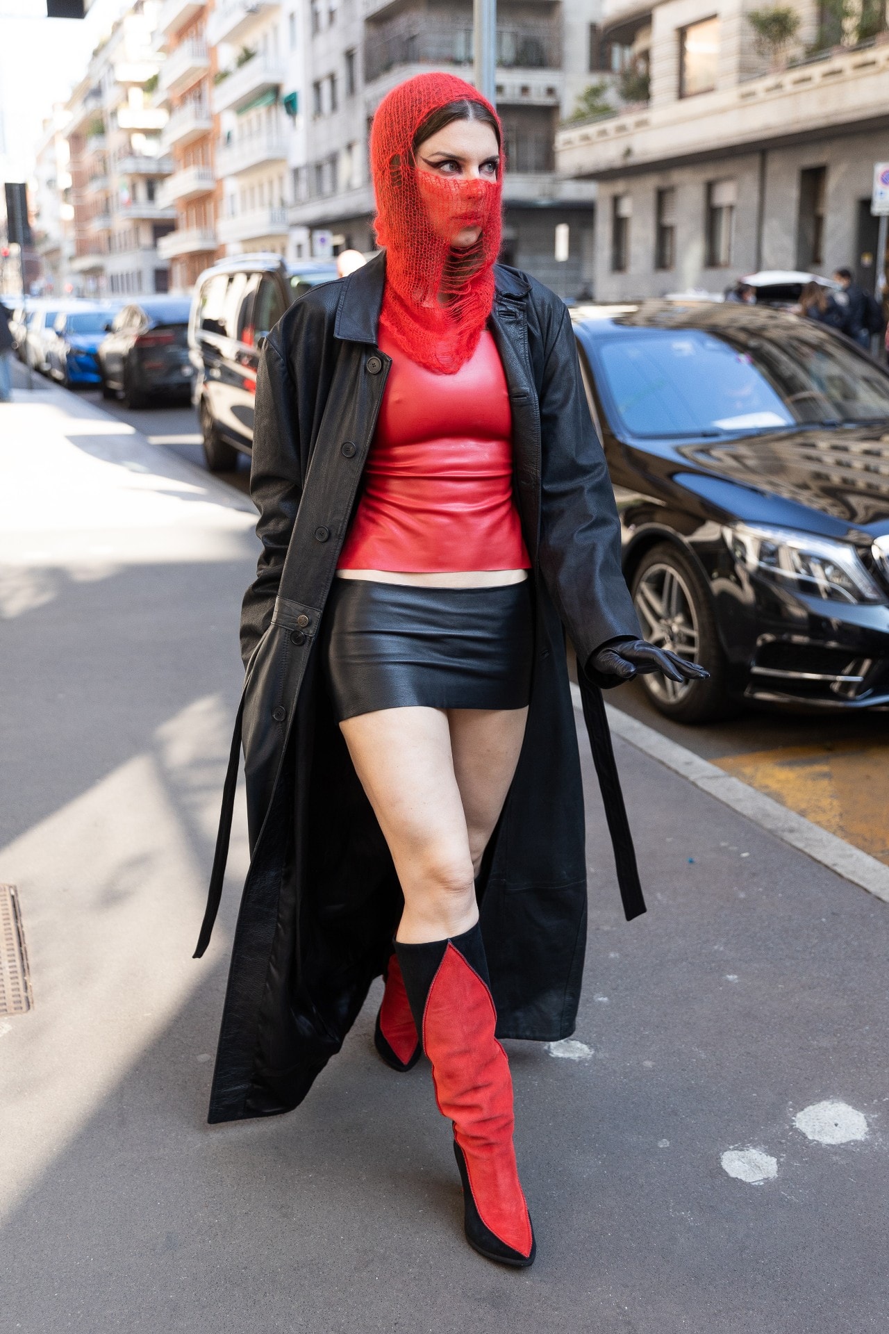 julia fox dominatrix-inspired milan fashion week versace show fw/22 style photos latex