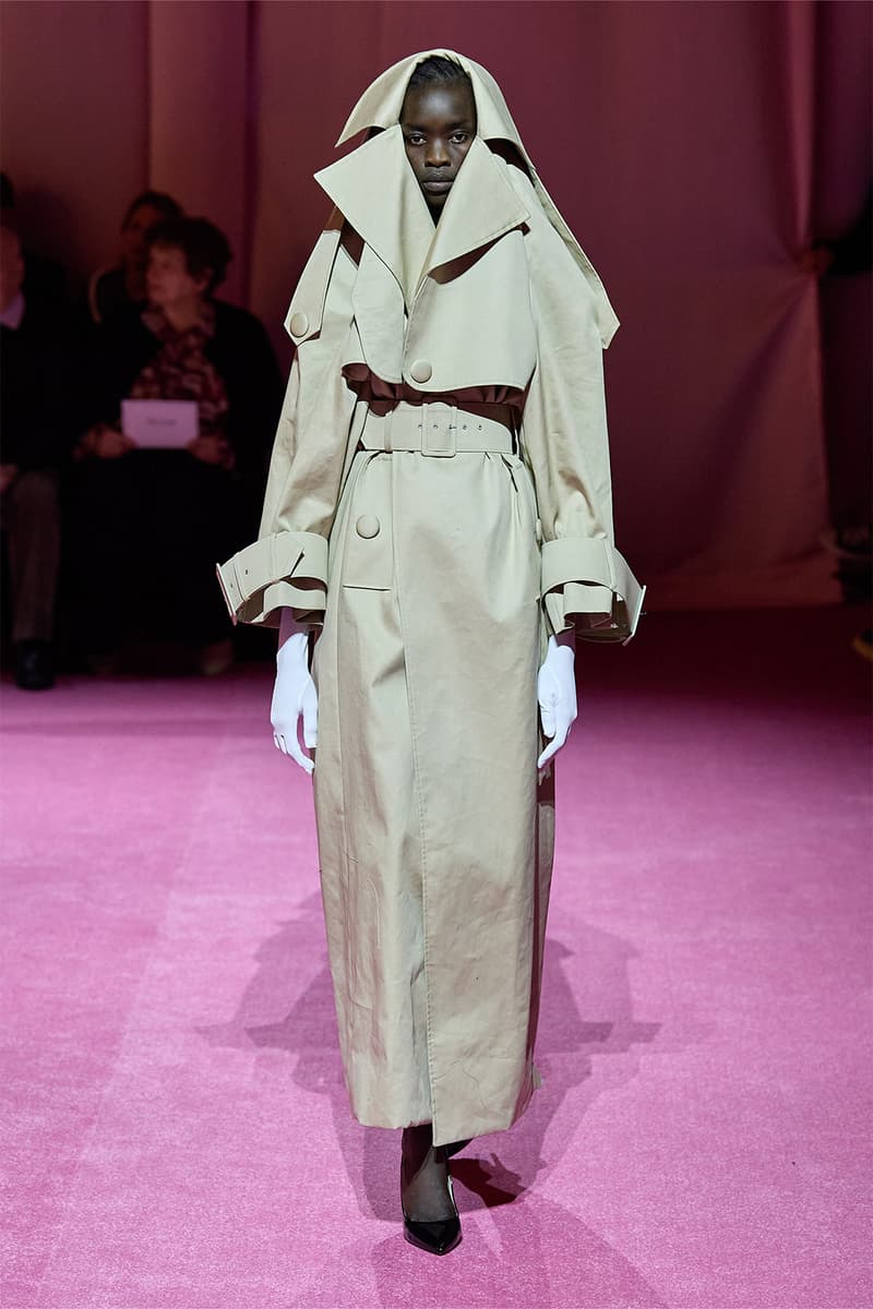 Richard Quinn Fall 2022 Collection London Fashion Week Outerwear Dresses Runway Images