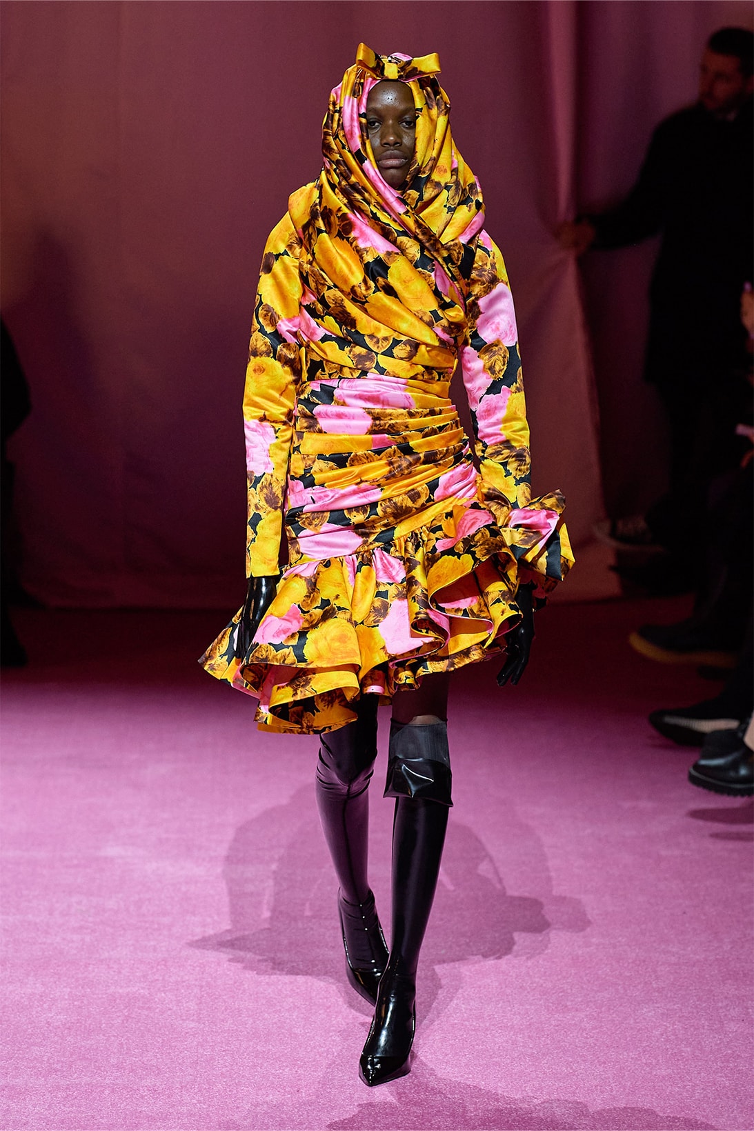 Richard Quinn Fall 2022 Collection London Fashion Week Outerwear Dresses Runway Images