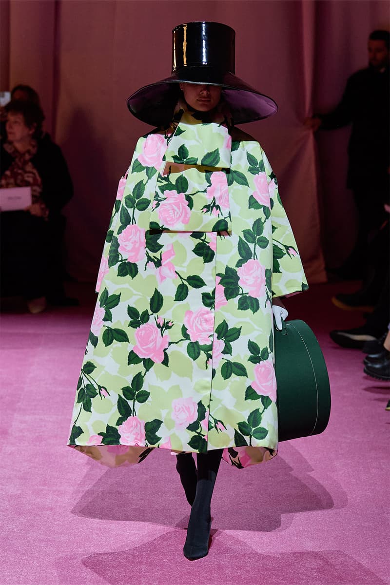 Richard Quinn Fall 2022 Collection London Fashion Week Outerwear Dresses Runway Images