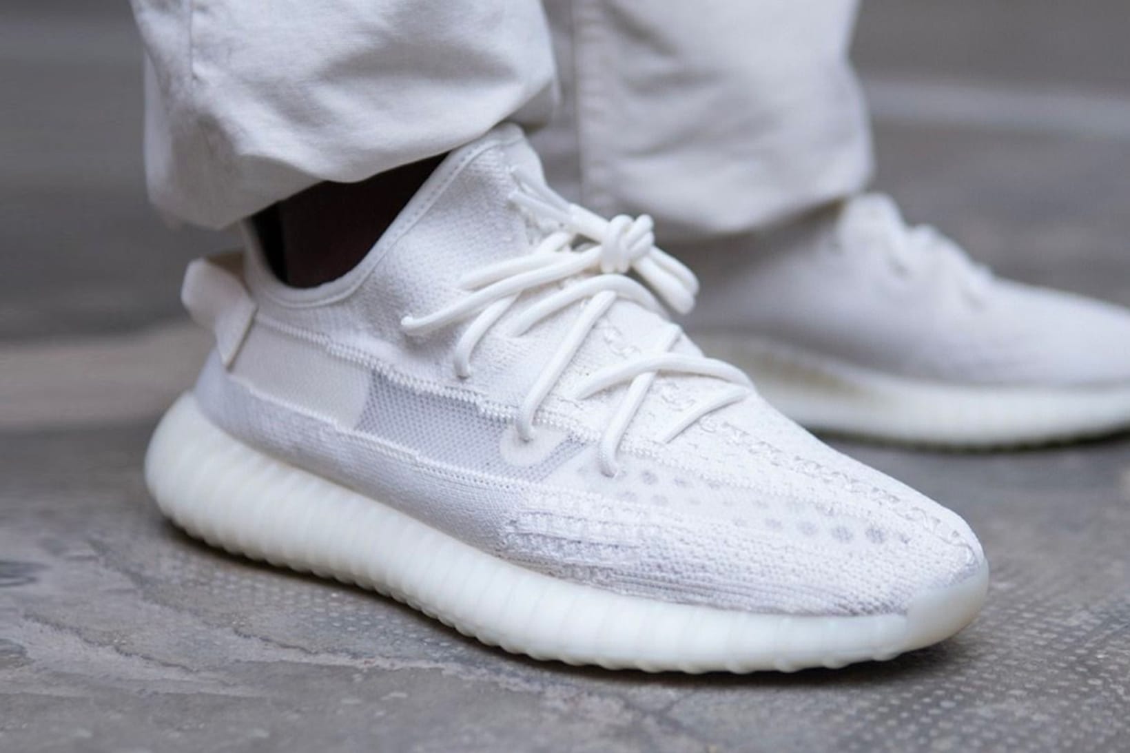 White Men Adidas Yeezy Boost 350 Shoes at best price in Surat | ID:  22945142262