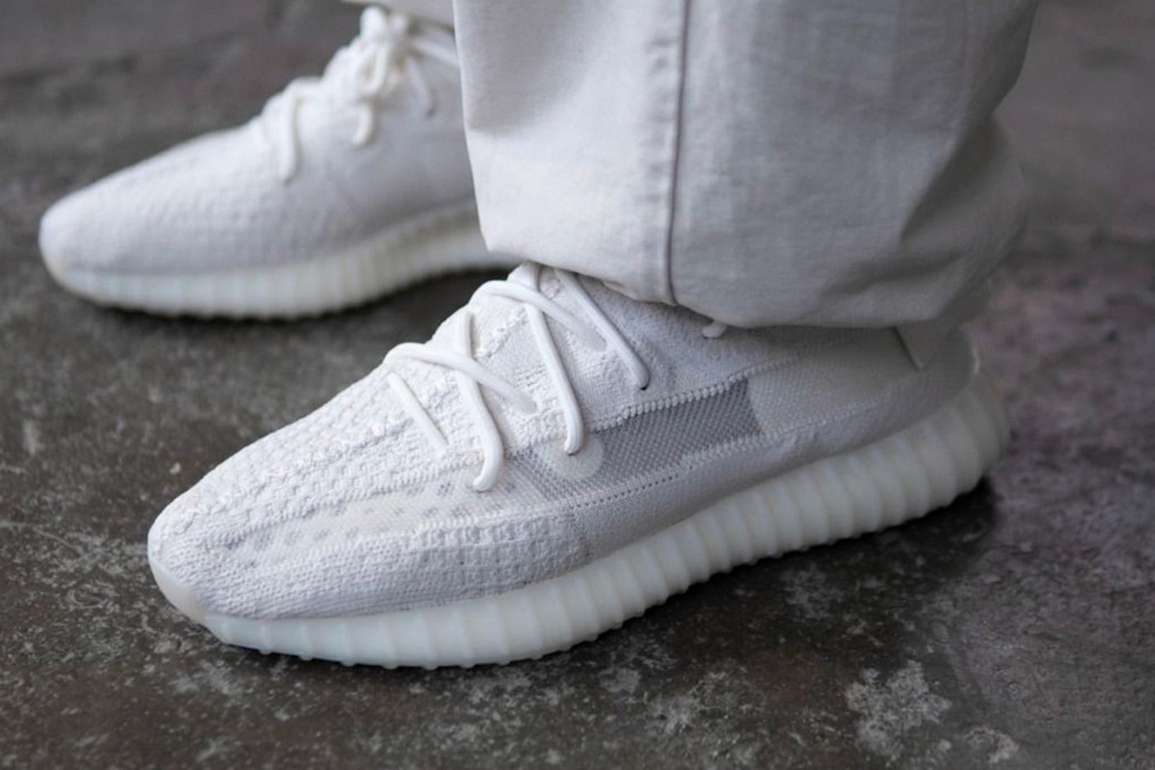 Thieves Steal adidas Yeezy Boost 350 V2 Cream White Delivery |  SneakerNews.com