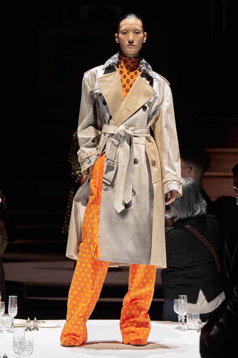 Burberry Fall Winter Collection Runway Show Womenswear Riccardo Tisci Images