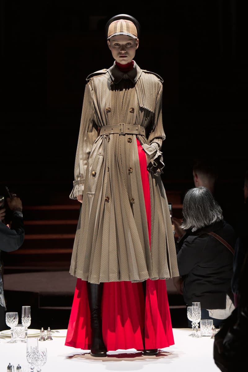 Burberry Fall Winter Collection Runway Show Womenswear Riccardo Tisci Images