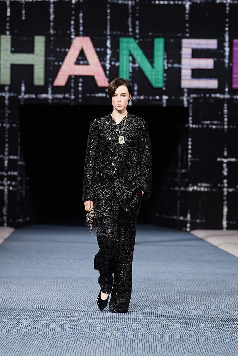 Chanel fall/winter 2022/2023 ready to wear collection tweed leather skirts dresses suits leggings tights
