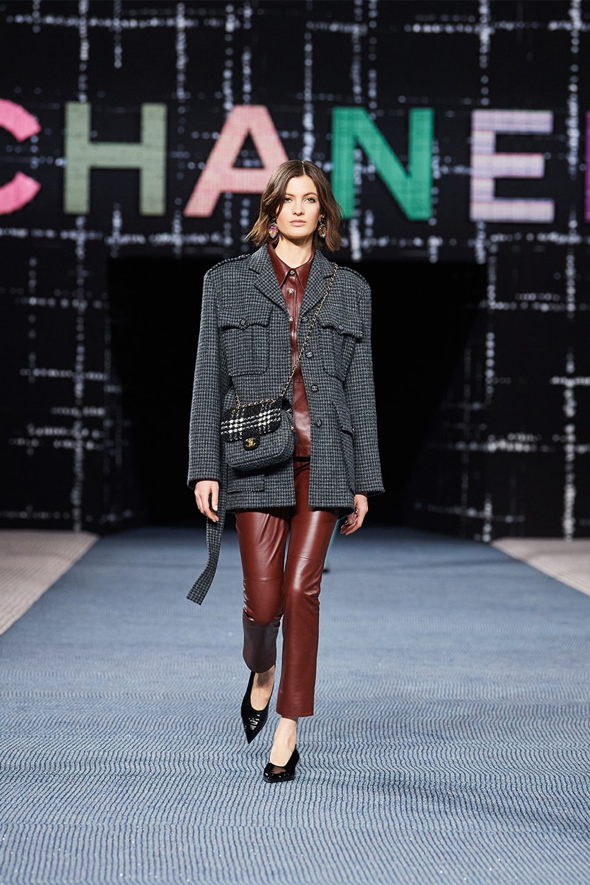 Chanel fall/winter 2022/2023 ready to wear collection tweed leather skirts dresses suits leggings tights 