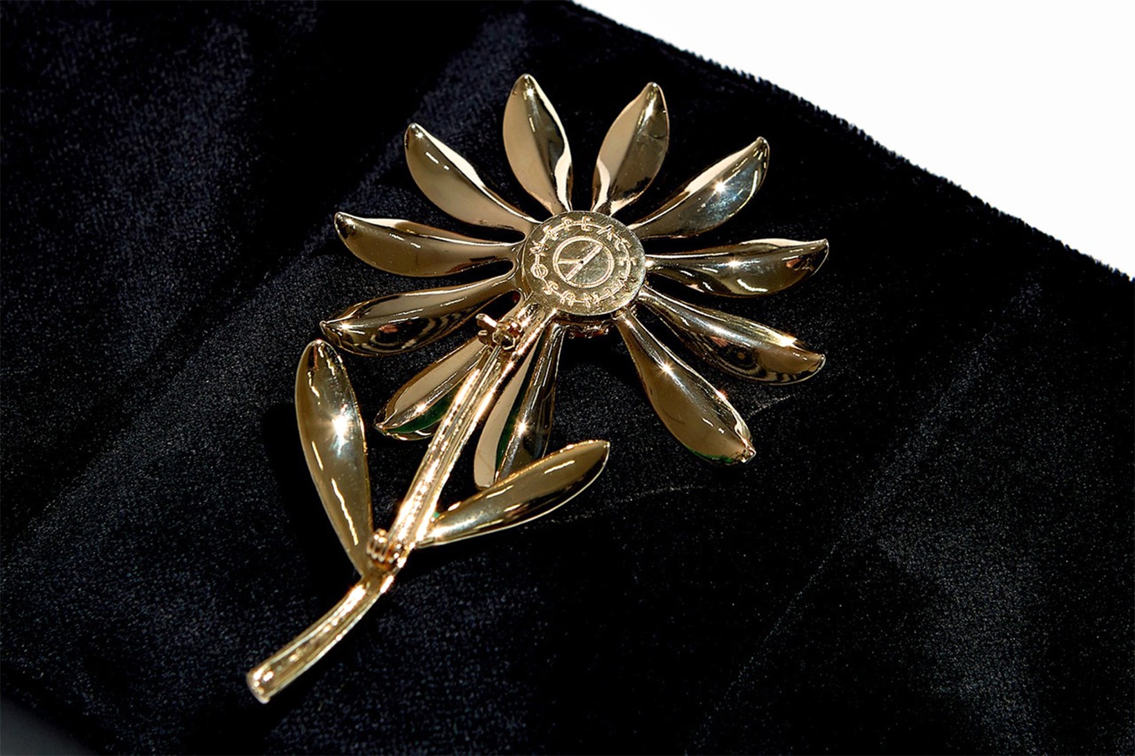 G-Dragon PEACEMINUSONE Spring Summer Collection Gold Brooch