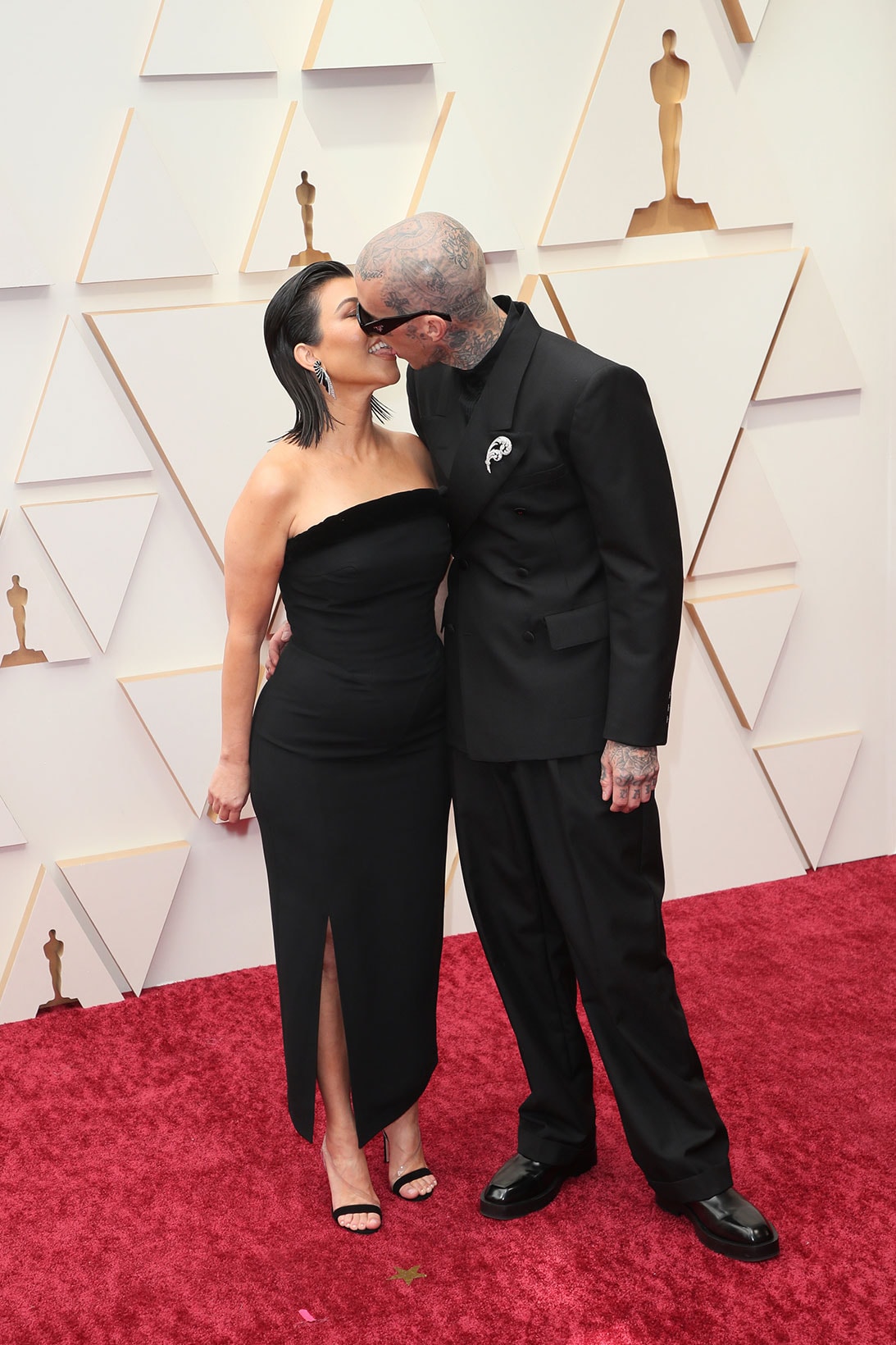 Kourtney Kardashian Travis Barker Making Out Oscars 94th Academy Awards Red Carpet Outfits