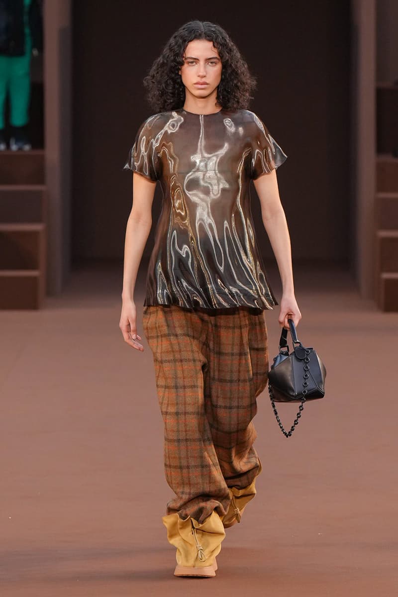 Loewe Fall 2022 Ready To Wear Collection