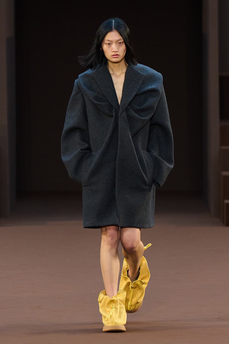 Loewe Fall 2022 Ready To Wear Collection