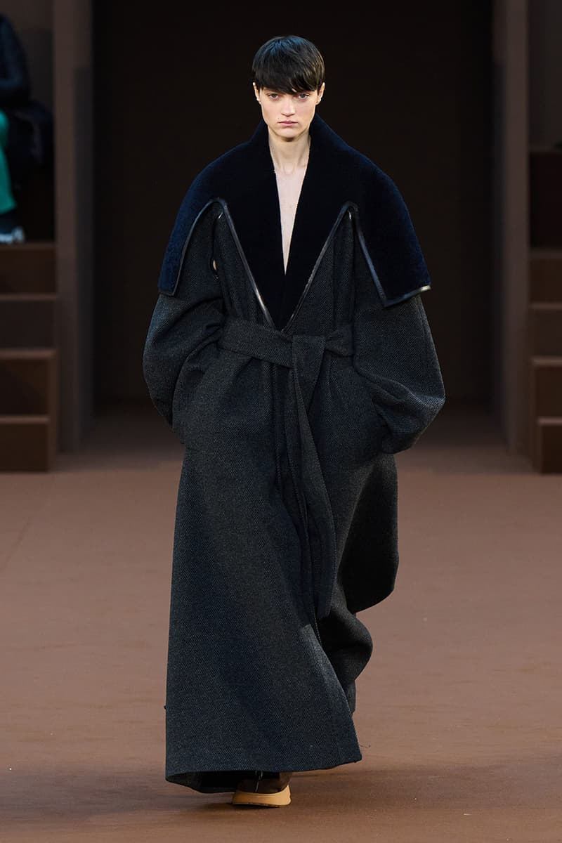 Loewe Fall 2022 Ready To Wear Collection