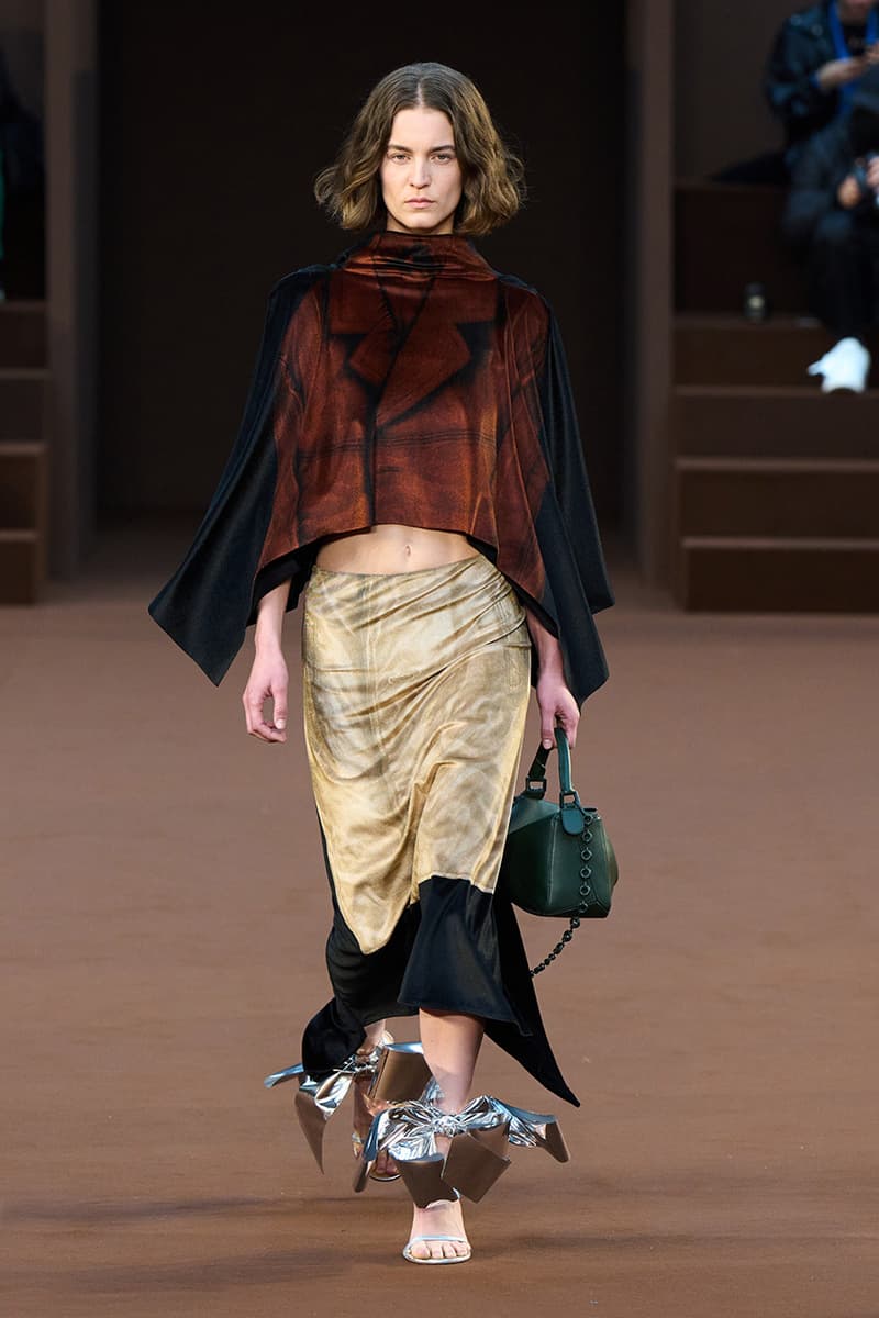 Loewe Fall 2022 Ready To Wear Collection