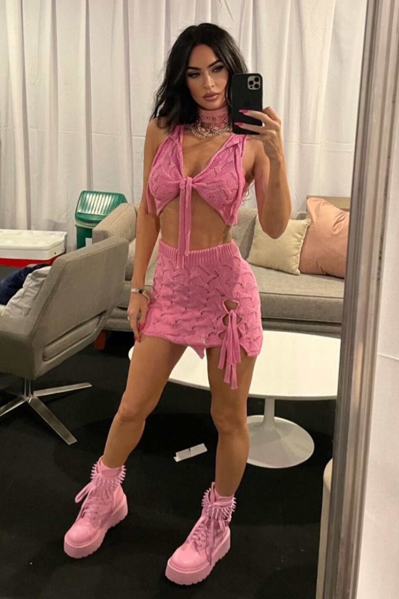 megan fox pink outfit lollapalooza