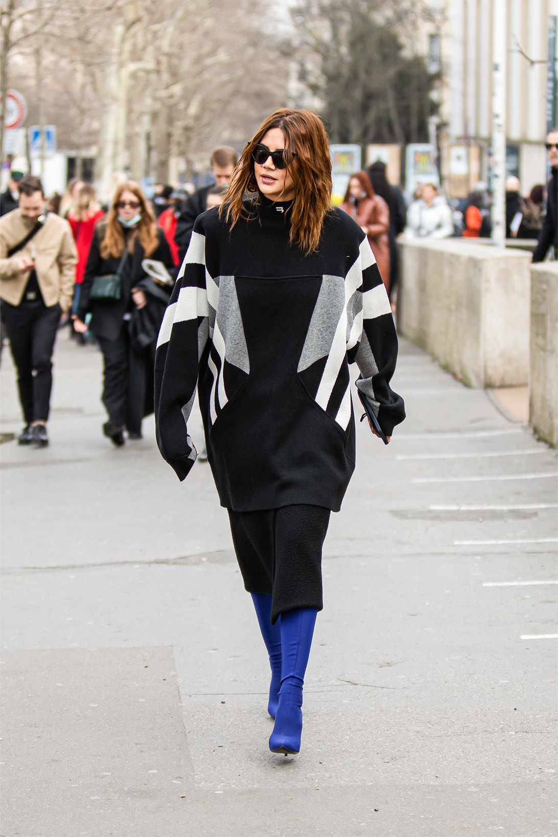 paris fashion week street style fall winter louis vuitton chanel sweatshirt boots black blue