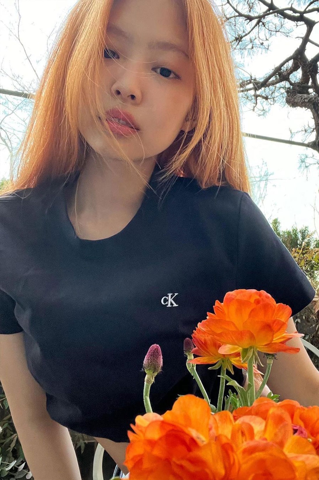Jennie BLACKPINK New Hair Color Orange Strawberry Blonde Selfie Images