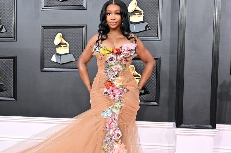 SZA Explains Why She Was on Crutches at the 2022 Grammys