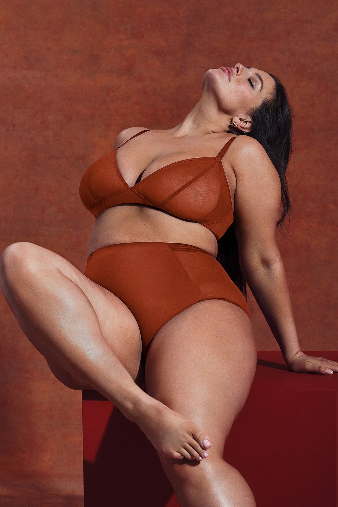 Knix - Supermodel Ashley Graham has been a huge supporter and