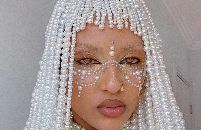 7 Pearl-Inspired Makeup Looks To Try This Summer