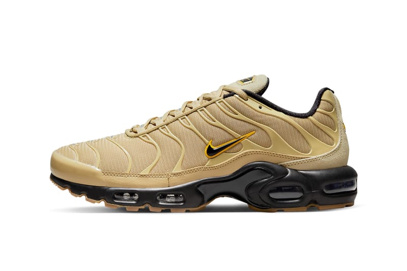 nike with gold