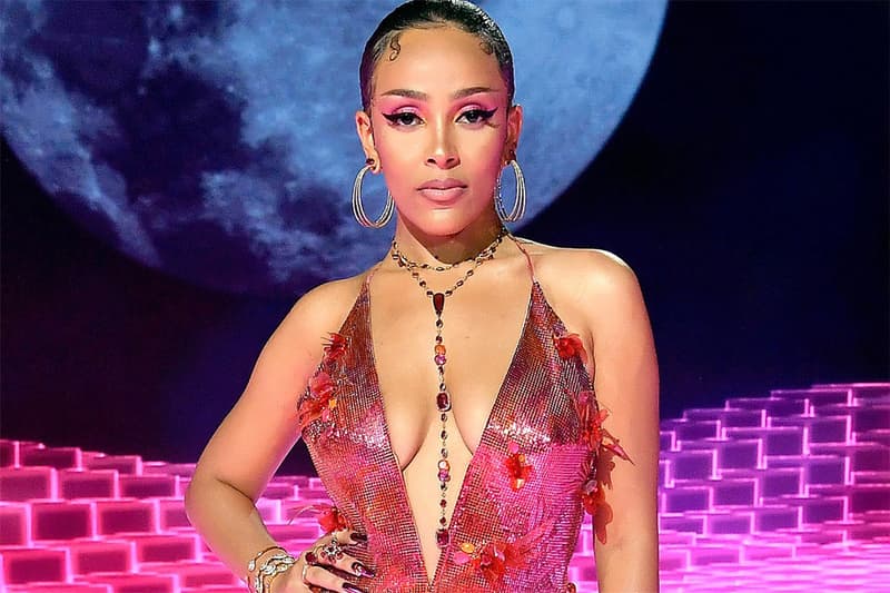 Doja Cat shaved head eyebrows instagram twitter photos