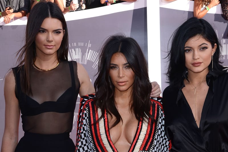 Social Media Has Revived the 2014 Tumblr-Girl Makeup Era For Fall 2022