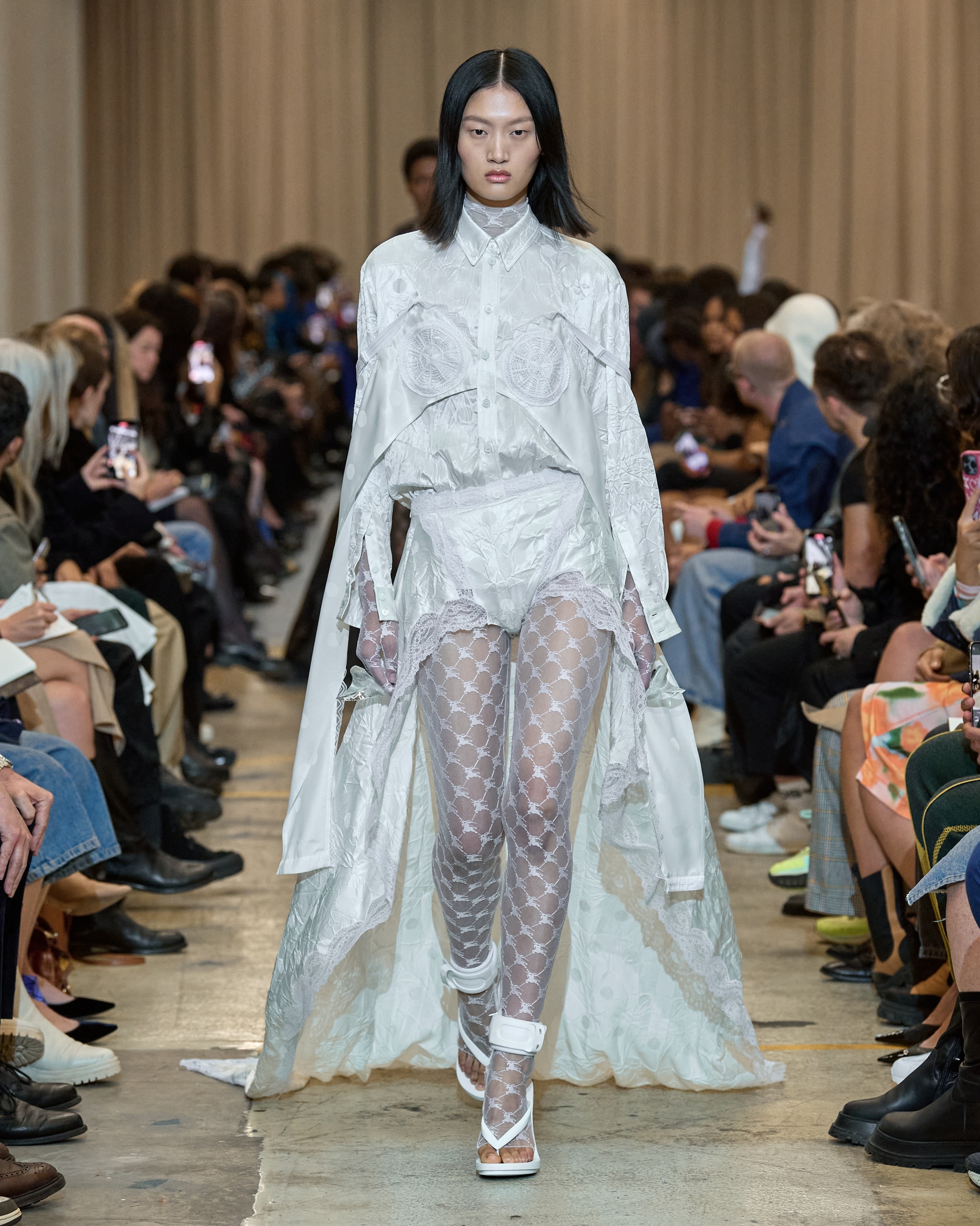 burberry london fashion week runway showcase kanye west bella hadid