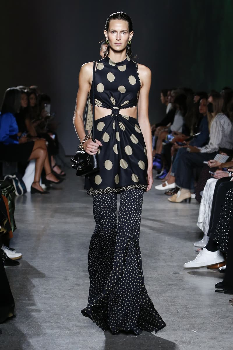 Proenza Schouler Unveils SS23 Collection At Proenza Schouler White Label KOBIETY UBRANIA BLUZY 