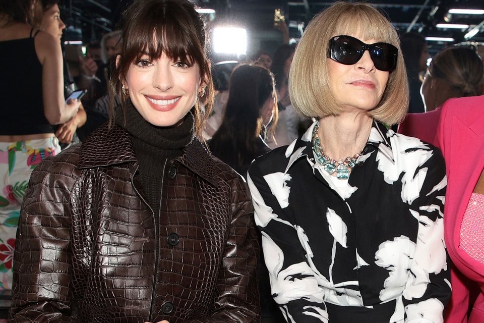 Anne Hathaway Sits Next to Anna Wintour at NYFW