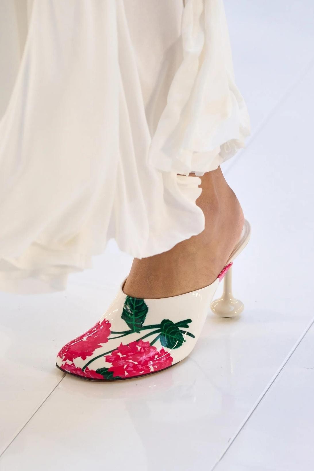 Loewe Spring Summer 2023 Ready to Wear Paris Fashion Week Footwear Balloon Heel