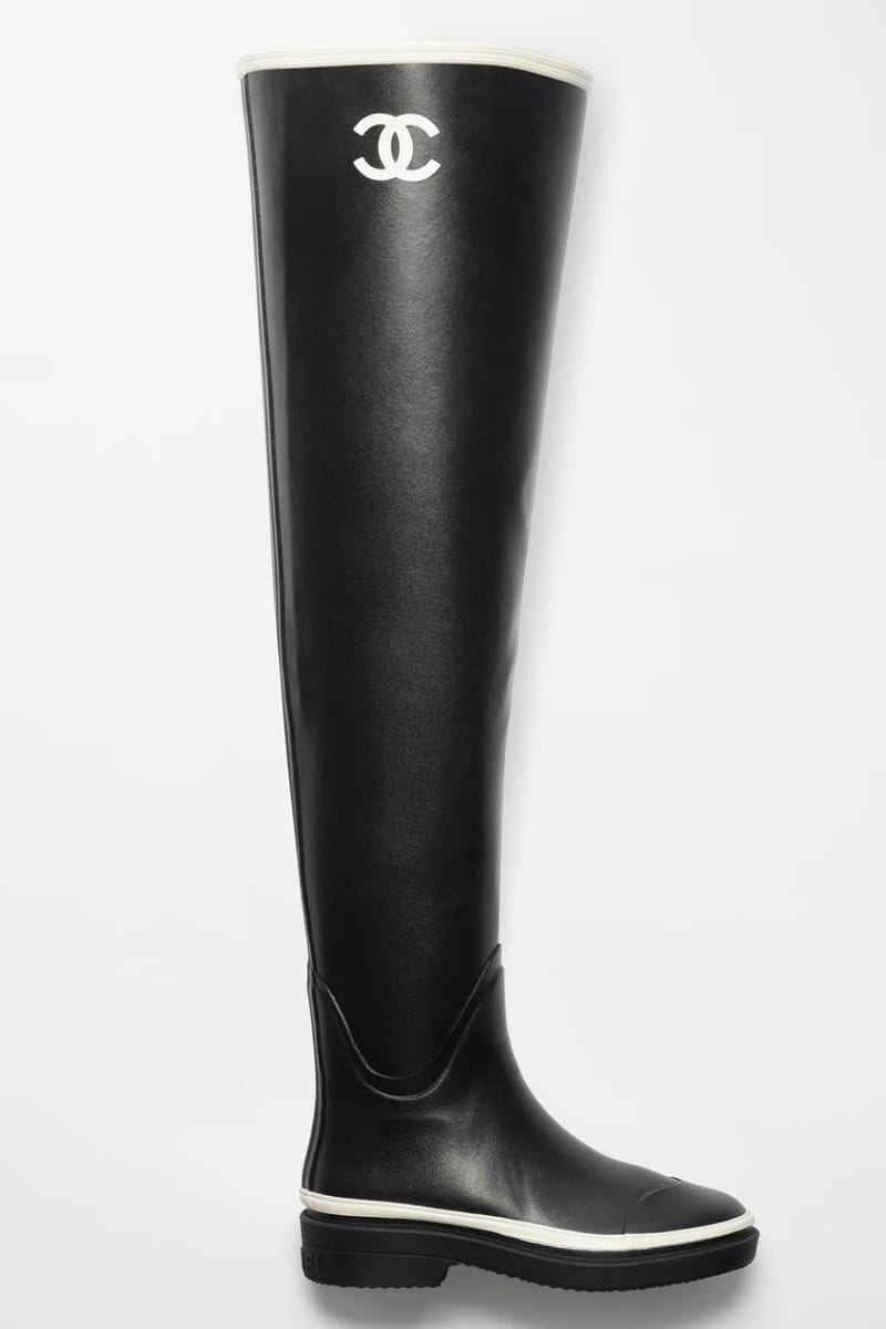 CHANEL Pair of black leather thighhigh boots stitchin  Drouotcom