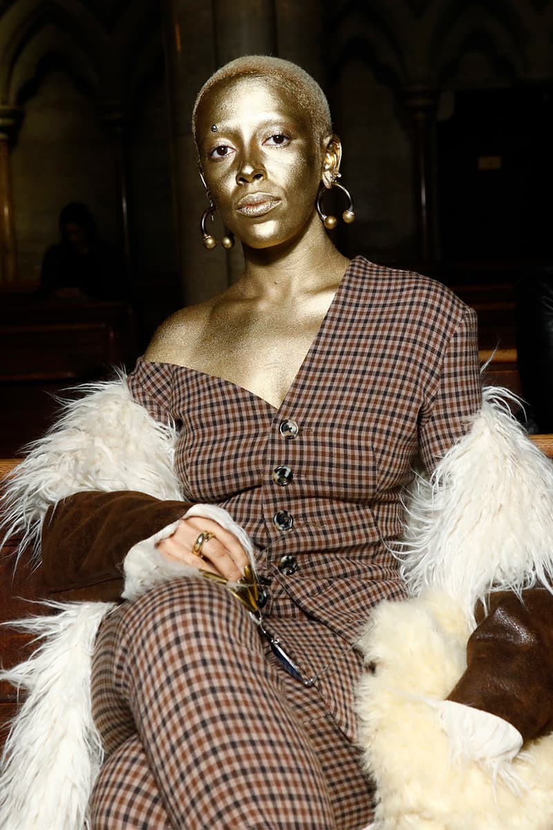 Doja Cat gold body paint makeup a.w.a.k.e mode parish fashion week photos