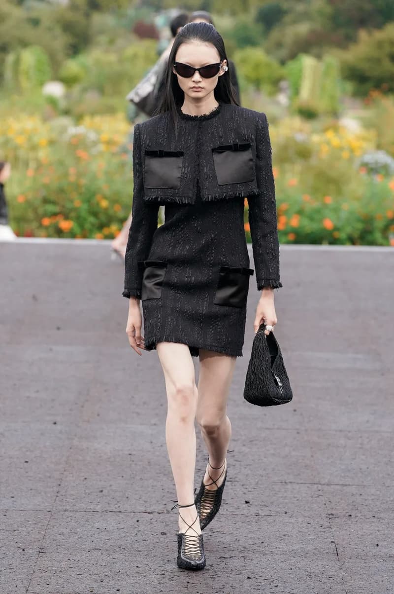 Givenchy Spring/Summer 2023 Givenchy zip-front asymmetric skirt Collection Givenchy Triple Crossbody Bag Images