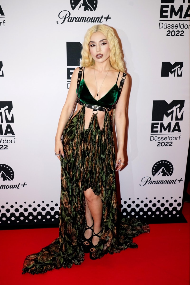 Taylor Swift at 2022 MTV EMAs: Red Carpet and Ceremony Photos