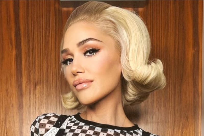 Gwen Stefani’s Platinum Pin Curls Would Make Marilyn Monroe So Proud