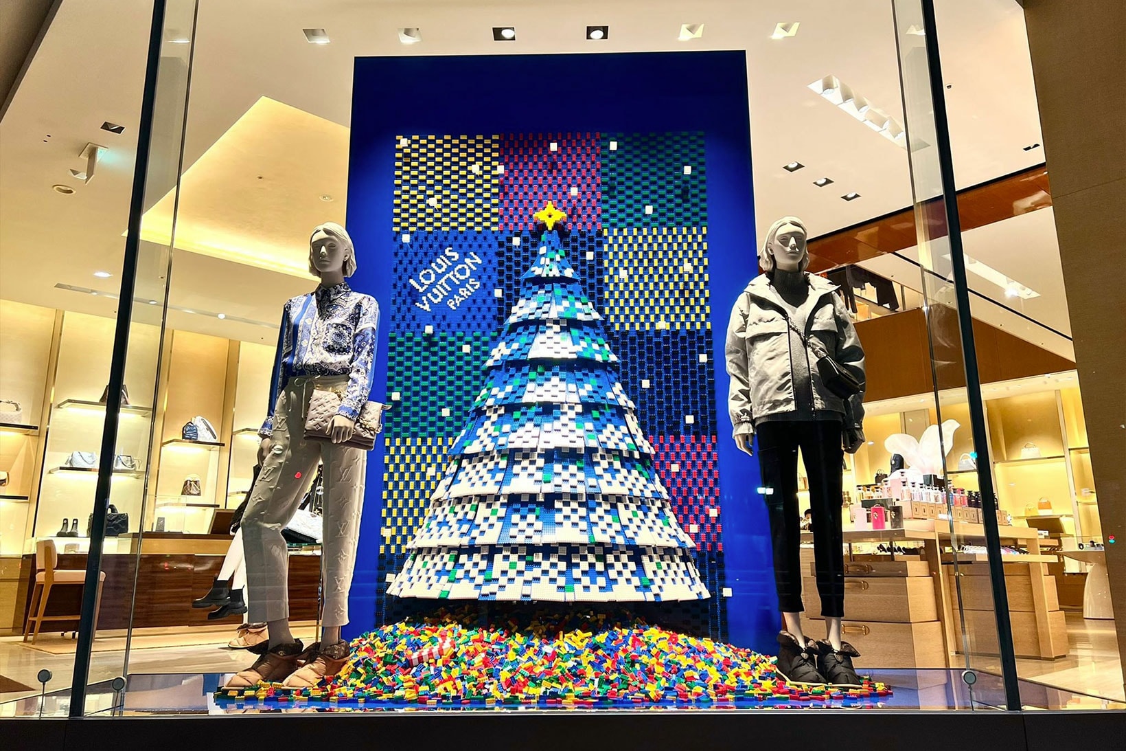 Louis Vuitton Window Store Display Holiday Christmas LEGO Builders Images 