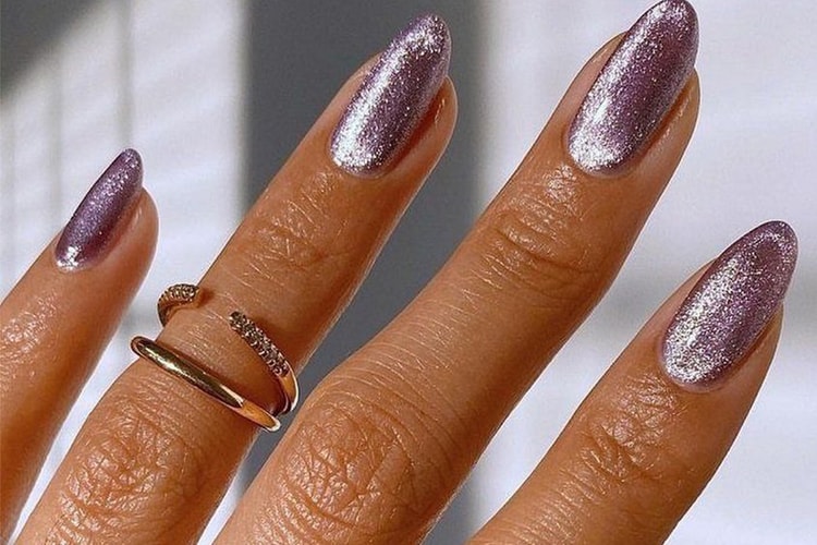 "Velvet Nails" Are the Viral Science-Filled Manicure Trend Wrapped in Glam