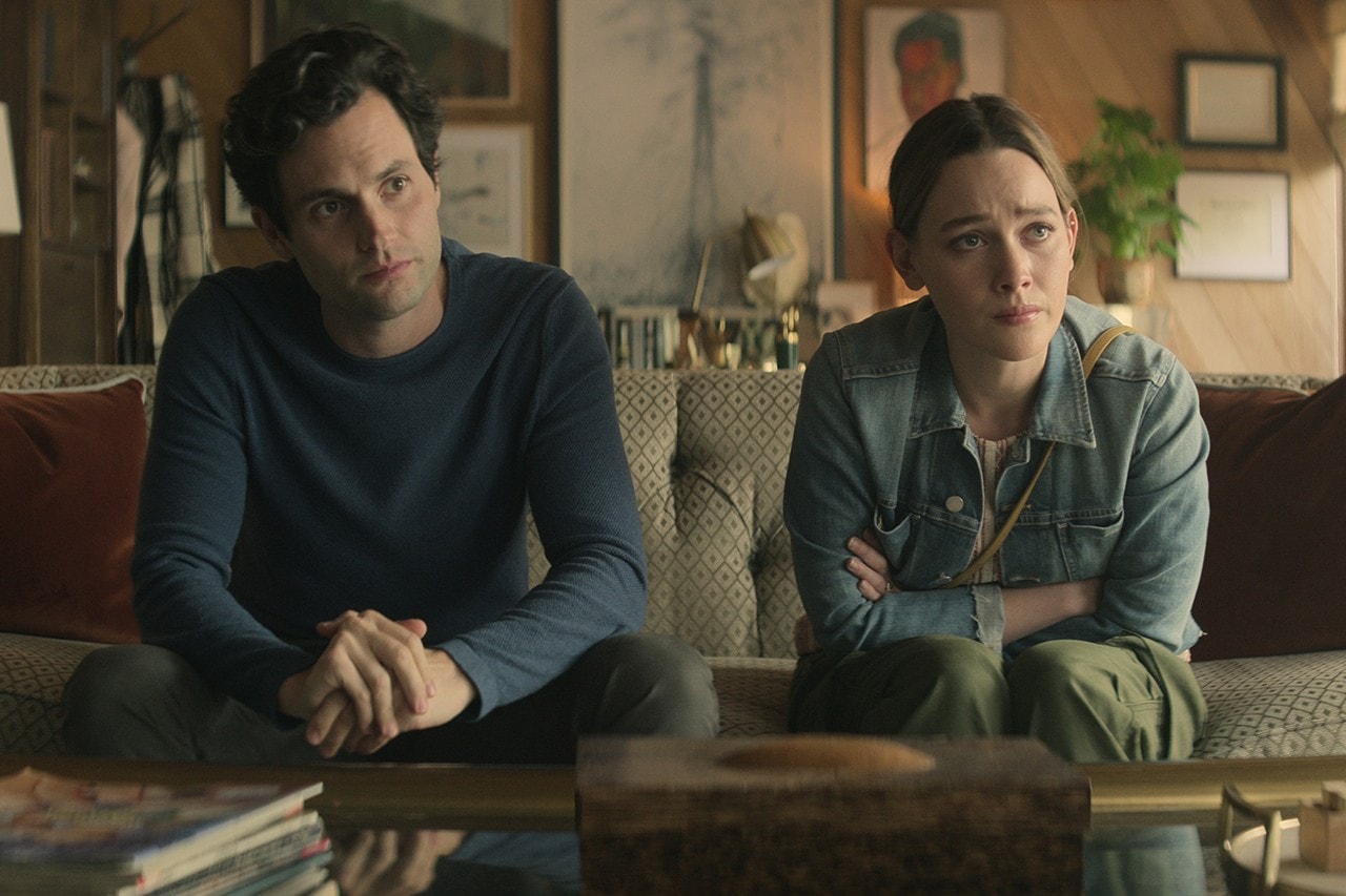 Penn Badgley and Victoria Pedretti as Joe Goldberg and Love Quinn in Netflix's 'You' Therapy Scene