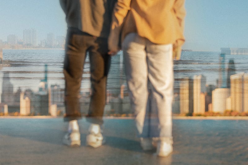 Is No Social Media a Dating Red Flag? Here's the Expert-Approved Tea