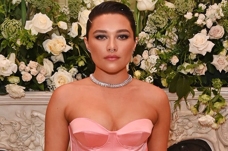 Florence Pugh Shows Us How to Confidently Rock a ‘60s Flipped Bob