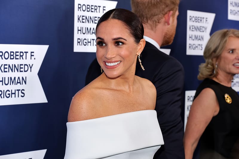 The cocktail ring aquamarine worn by Meghan Markle at the end of his  marriage | Spotern