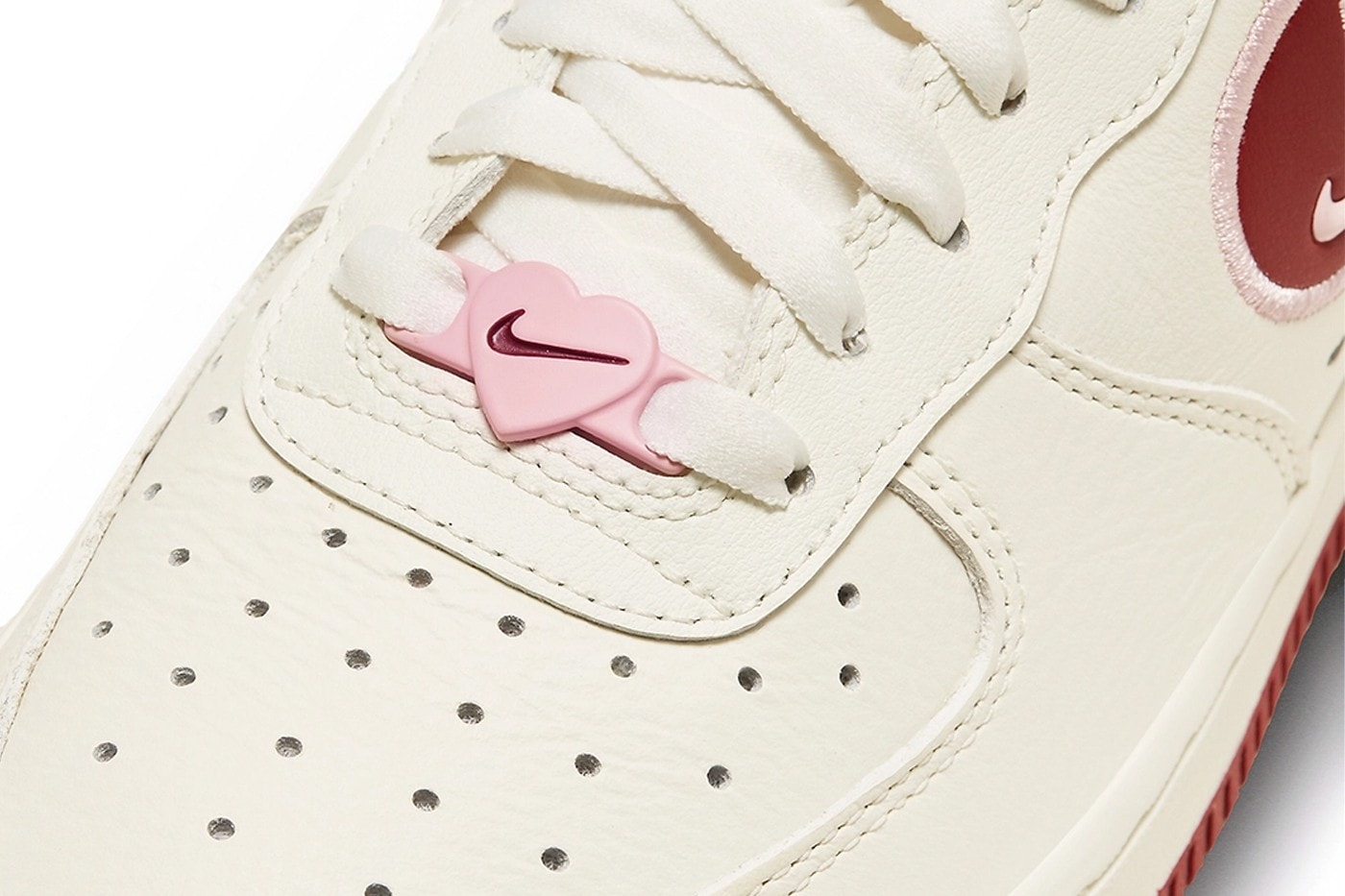nike dunk low valentine's day sneaker trainer cherry red 