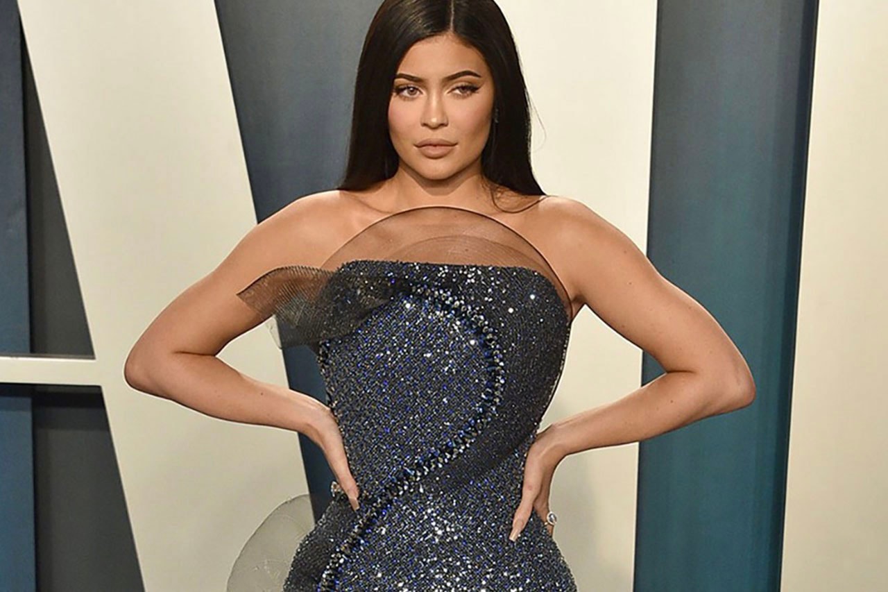 kylie jenner givenchy necklace noose twitter reacts