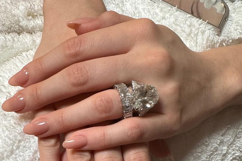 "Lip Gloss Nails" Will Be the LBD of Manicure Trends for 2023