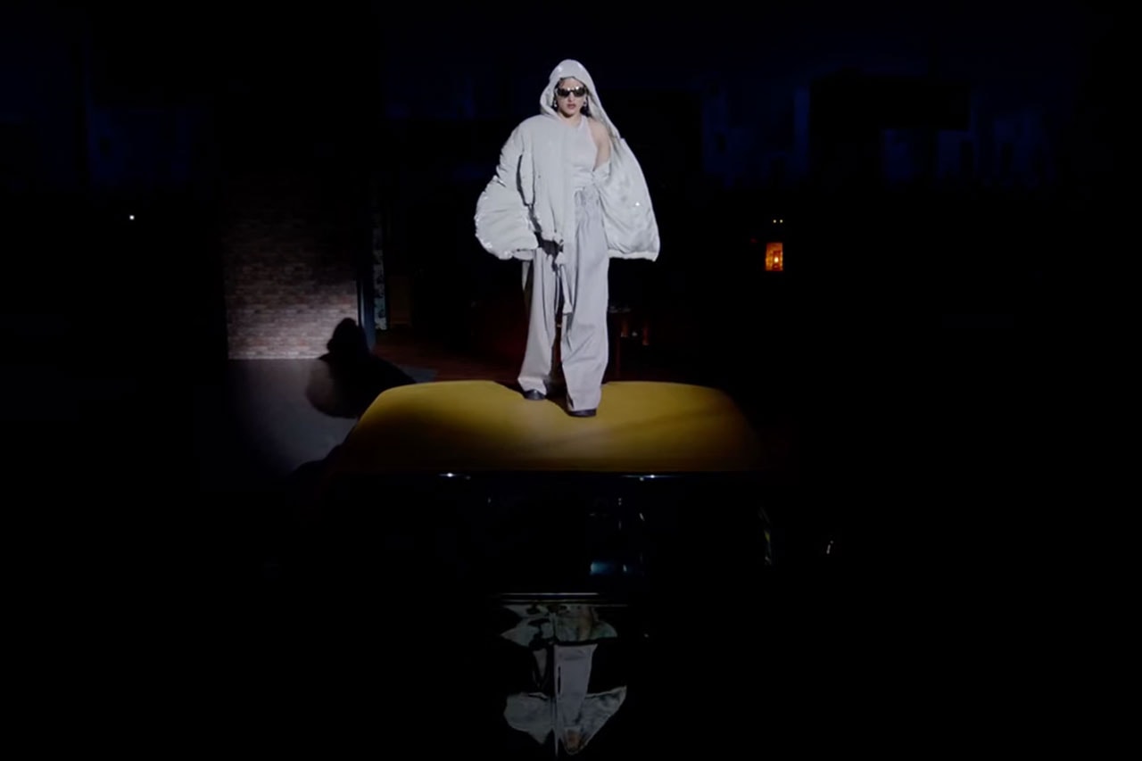 Rosalia Performs at Louis Vuitton's 2023 Menswear Show in Paris
