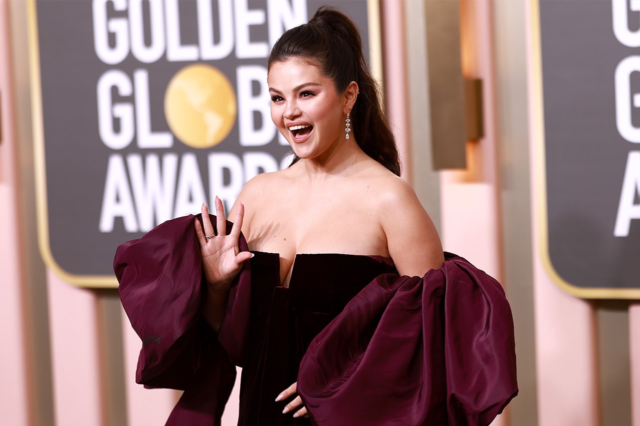 Selena Gomez Swarovski ”Pixie Dust” manicure golden globes 