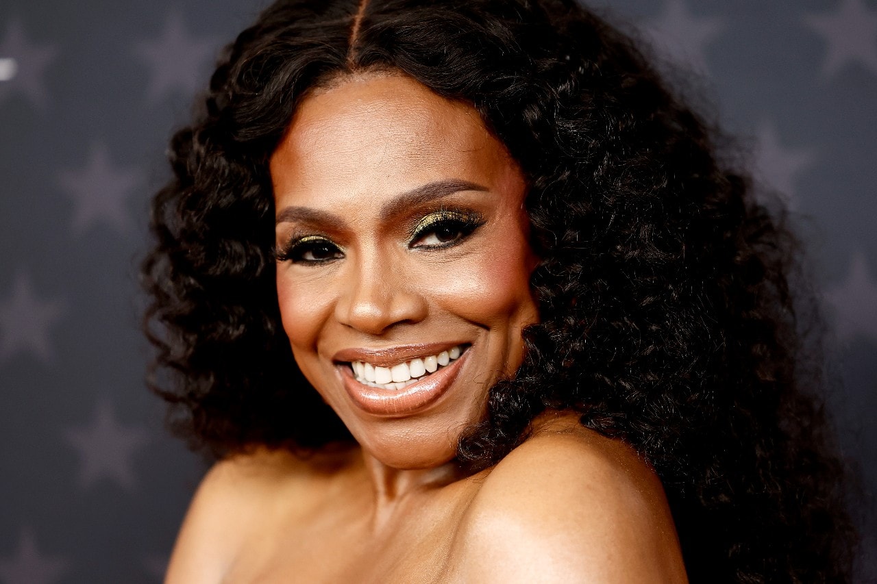 sheryl lee ralph Sing at 2023 super bowl lift every voice and sing black national anthem